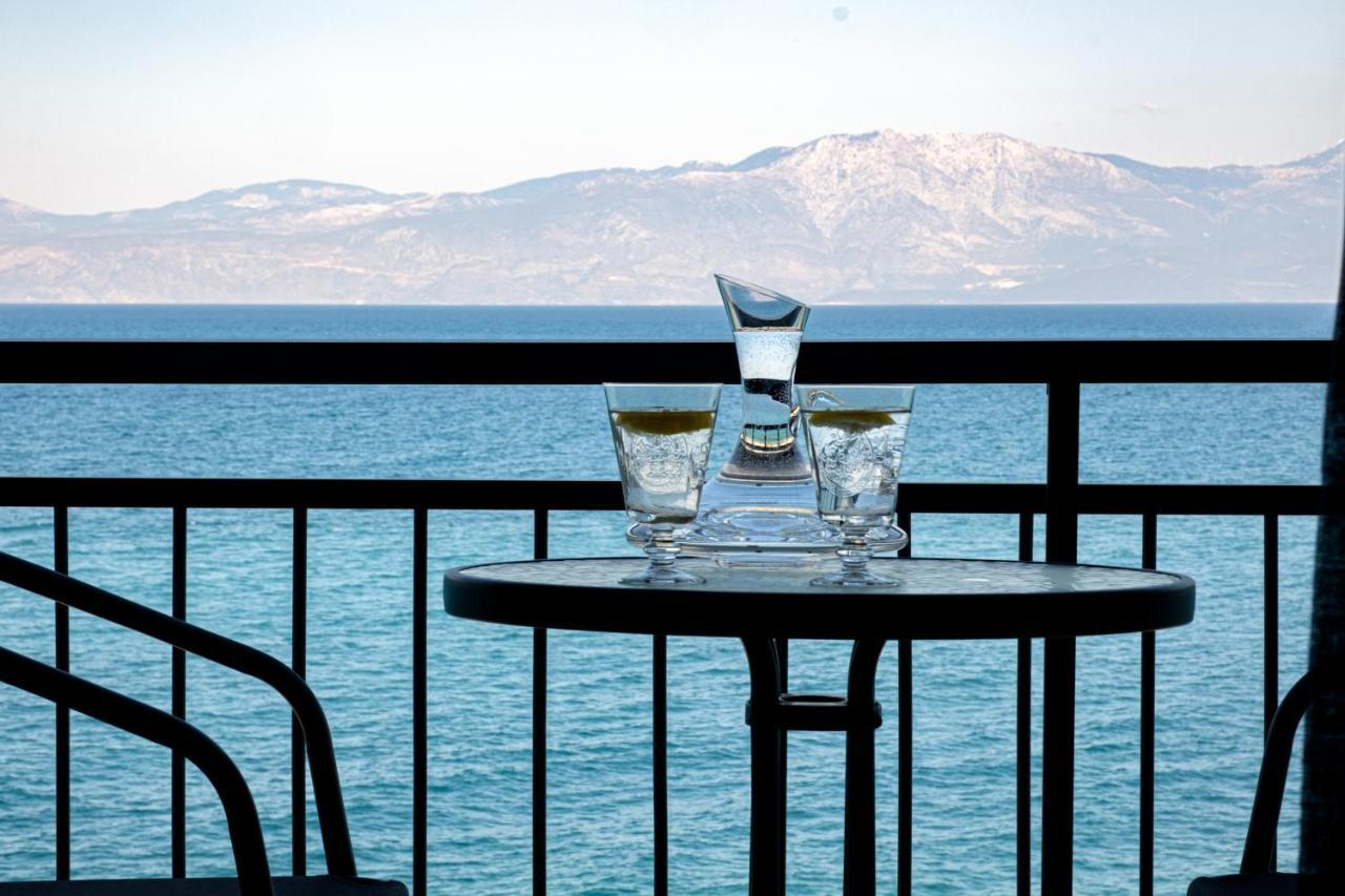 Riviera Hotel Ксилокастро Экстерьер фото