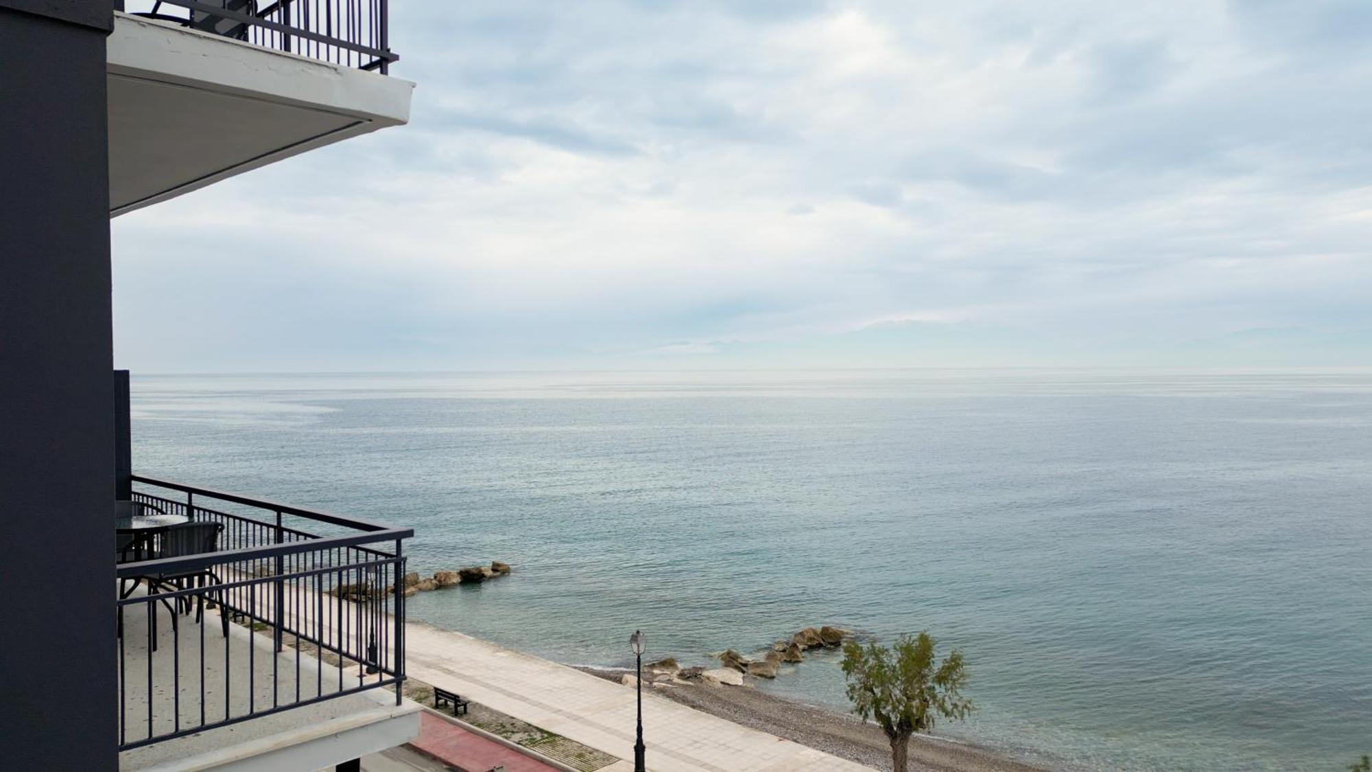 Riviera Hotel Ксилокастро Экстерьер фото